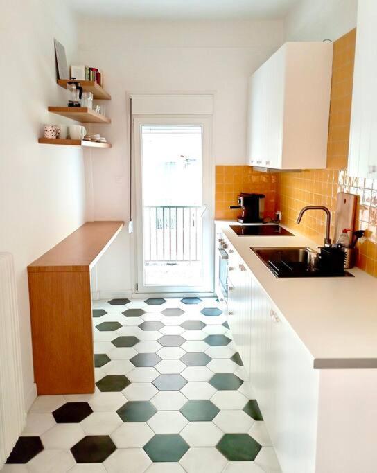 Stylish City Flat Near Promenade เทสซาโลนิกิ ภายนอก รูปภาพ